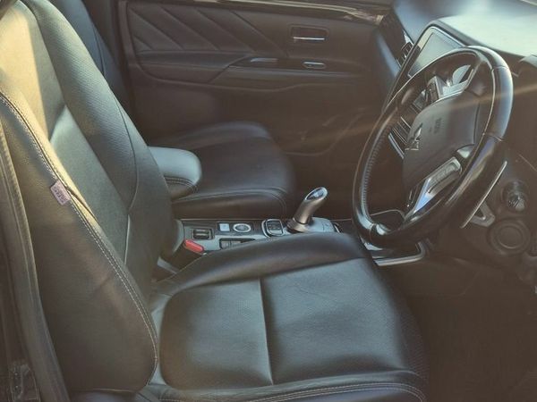 Mitsubishi Outlander SUV, Petrol Plug-in Hybrid, 2017, Black