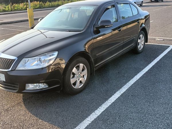 Skoda Octavia Saloon, Diesel, 2011, Black
