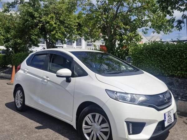 Honda Fit Hatchback, Petrol, 2014, White