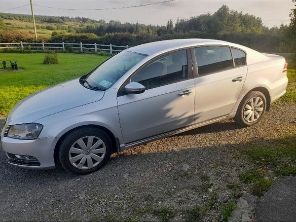 Volkswagen Passat Saloon, Diesel, 2012, Silver
