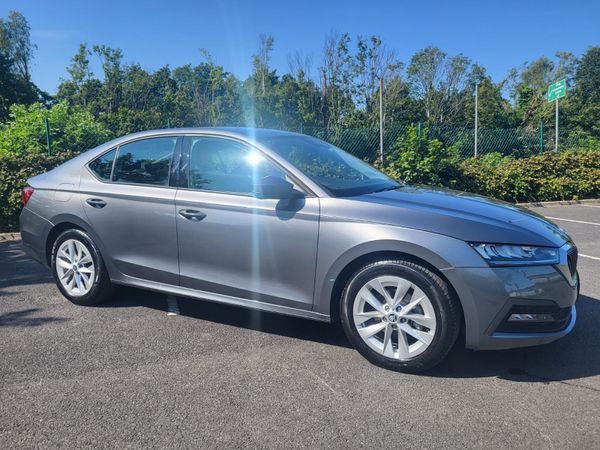 Skoda Octavia Saloon, Diesel, 2024, Grey