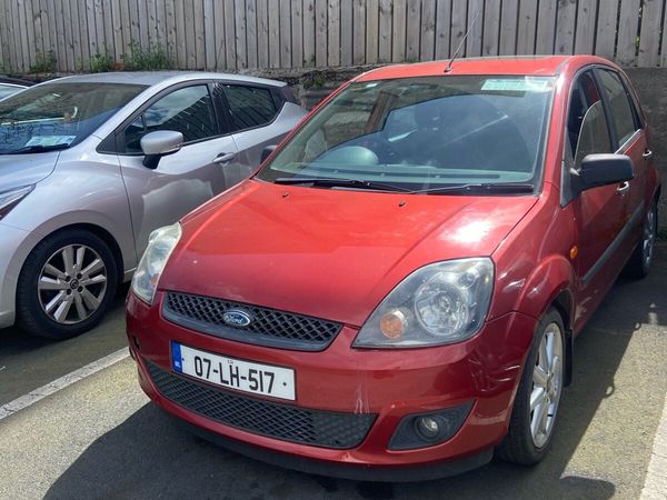 Ford Fiesta Hatchback, Petrol, 2007, Red
