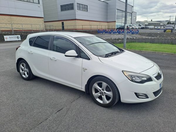 Vauxhall Astra Hatchback, Diesel, 2011, White