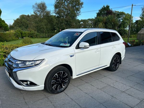 Mitsubishi Outlander SUV, Petrol Plug-in Hybrid, 2016, White