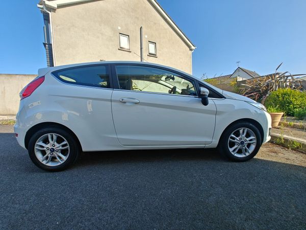 Ford Fiesta Hatchback, Petrol, 2016, White