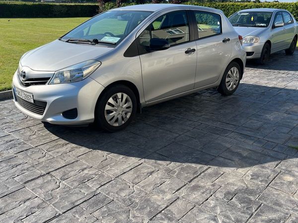 Toyota Yaris Hatchback, Petrol, 2014, Silver