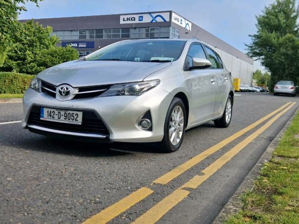 Toyota Auris Hatchback, Diesel, 2014, Silver