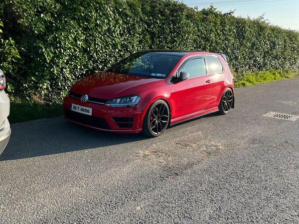 Volkswagen Golf Hatchback, Petrol, 2015, Red
