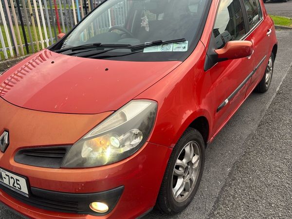 Renault Clio Hatchback, Petrol, 2007, Red