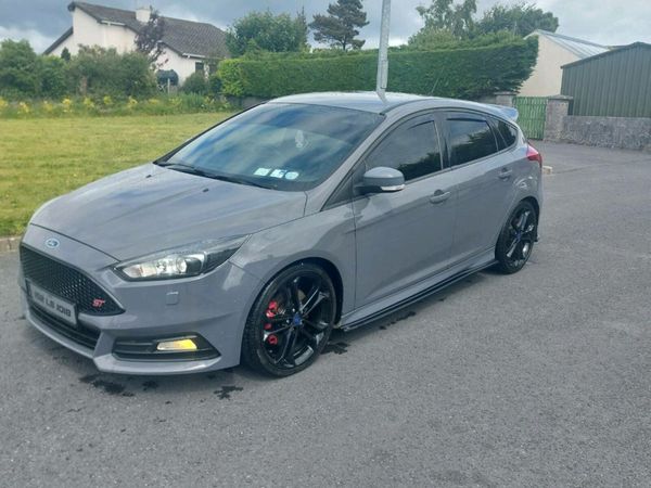 Ford Focus Hatchback, Diesel, 2015, Grey