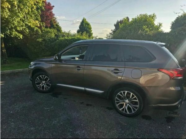 Mitsubishi Outlander SUV, Diesel, 2016, Brown