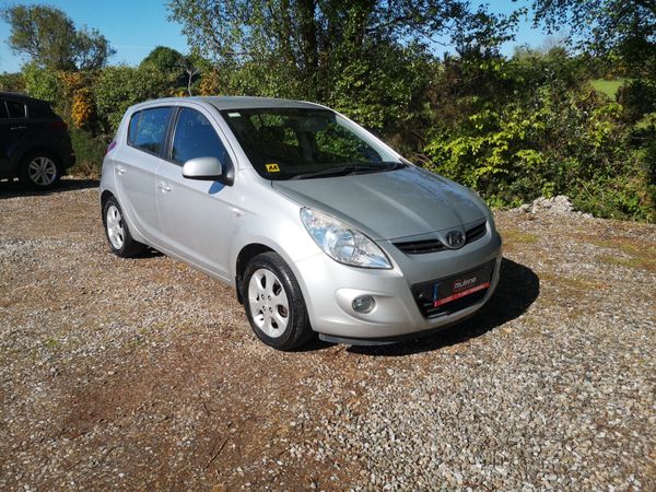 Hyundai i20 Hatchback, Petrol, 2010, Silver