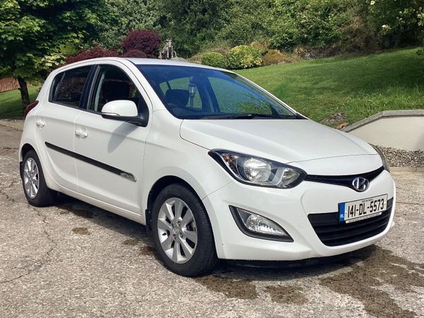 Hyundai i20 Hatchback, Petrol, 2014, White