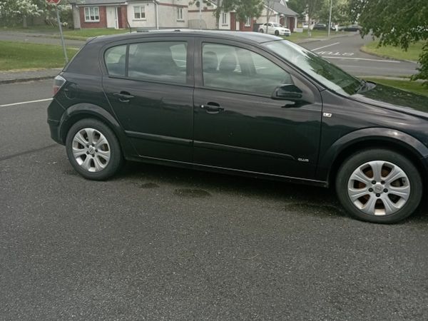 Opel Astra Hatchback, Petrol, 2010, Black