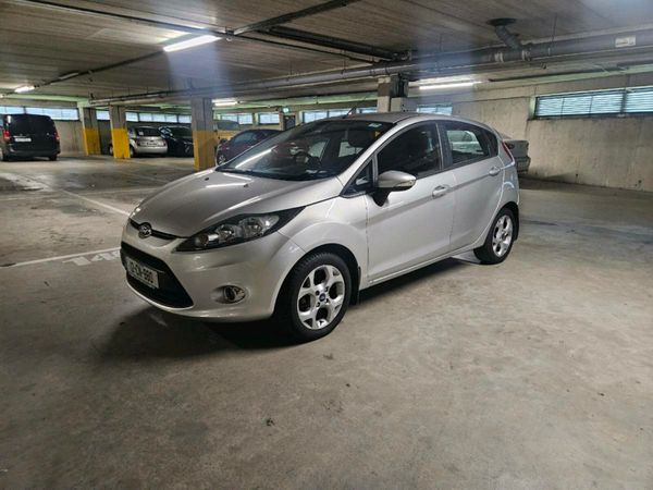 Ford Fiesta Hatchback, Petrol, 2012, Silver