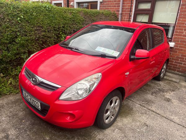 Hyundai i20 Hatchback, Diesel, 2010, Red