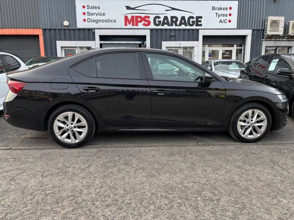 Skoda Octavia Saloon, Petrol, 2021, Black