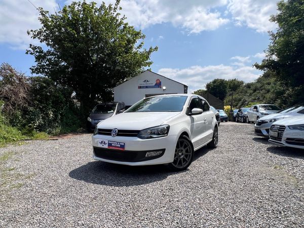 Volkswagen Polo Hatchback, Petrol, 2014, White