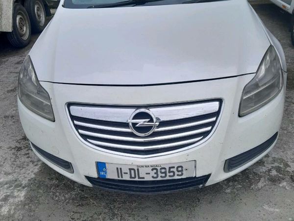 Vauxhall Insignia Hatchback, Diesel, 2011, White