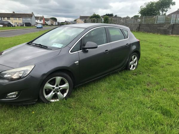 Opel Astra Hatchback, Diesel, 2010, Grey