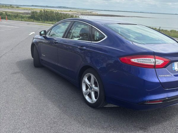 Ford Mondeo Saloon, Petrol Hybrid, 2017, Blue