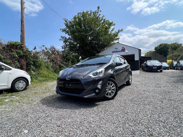 Toyota Aqua Hatchback, Petrol, 2016, Grey