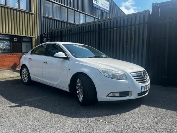Opel Insignia Saloon, Diesel, 2011, White
