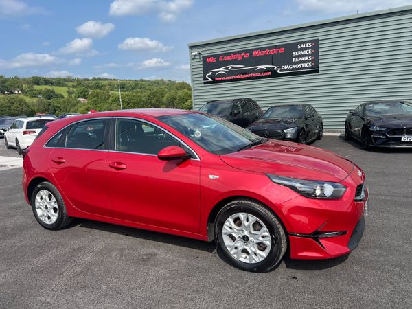 Kia Ceed Hatchback, Diesel Hybrid, 2022, Red