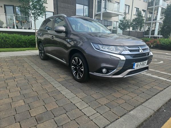 Mitsubishi Outlander SUV, Petrol Plug-in Hybrid, 2016, Brown