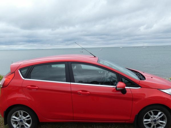 Ford Fiesta Hatchback, Petrol, 2015, Red