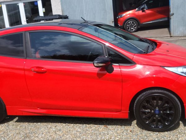 Ford Fiesta Hatchback, Petrol, 2016, Red