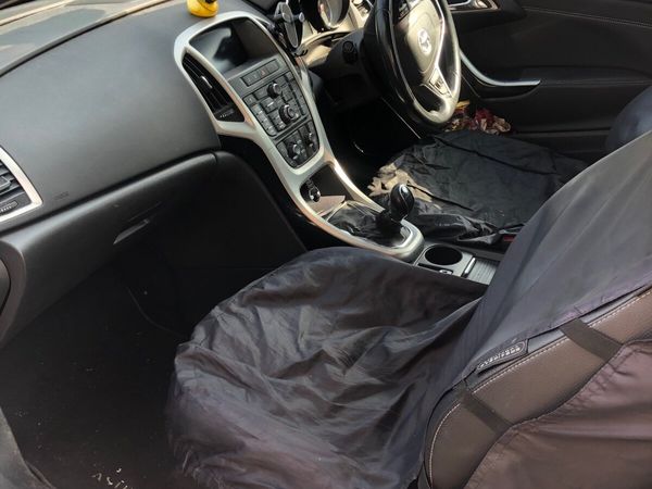 Vauxhall Astra Hatchback, Diesel, 2012, White