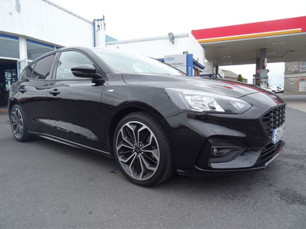 Ford Focus Hatchback, Petrol Hybrid, 2022, Black