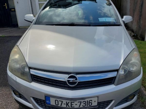 Opel Astra Hatchback, Petrol, 2007, Silver