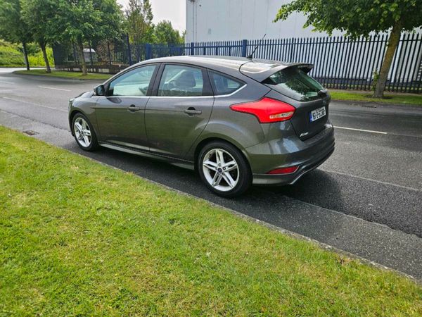 Ford Focus Hatchback, Petrol, 2016, Grey
