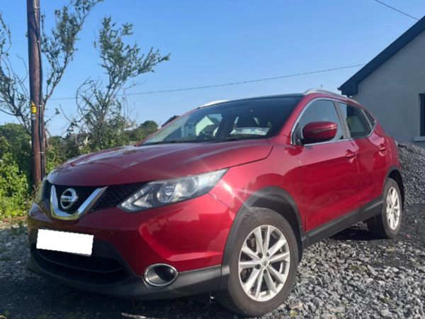 Nissan Qashqai Hatchback, Diesel, 2016, Red