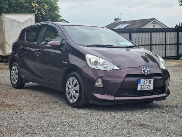 Toyota Aqua Hatchback, Petrol Hybrid, 2014, Purple
