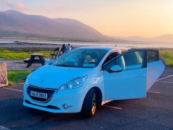 Peugeot 208 Hatchback, Petrol, 2014, White