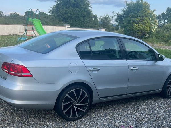 Volkswagen Passat Saloon, Diesel, 2011, Silver