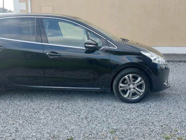 Peugeot 208 Hatchback, Diesel, 2013, Black