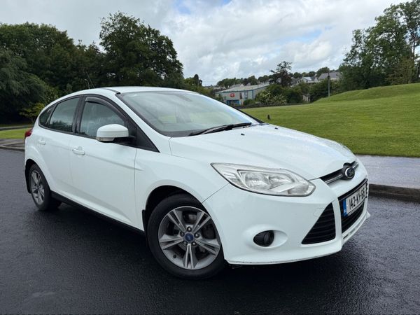 Ford Focus Hatchback, Petrol, 2014, White