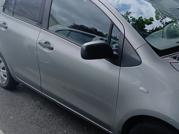 Toyota Yaris Hatchback, Petrol, 2008, Silver