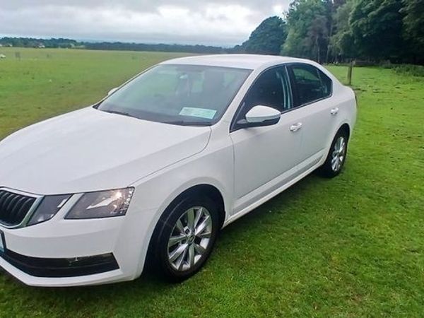 Skoda Octavia Saloon, Petrol, 2018, White