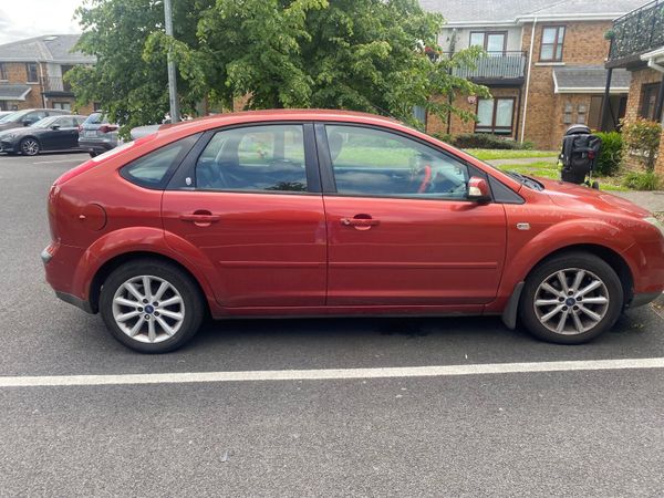 Ford Focus Hatchback, Petrol, 2007, Red