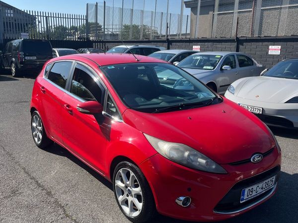 Ford Fiesta Hatchback, Diesel, 2009, Red