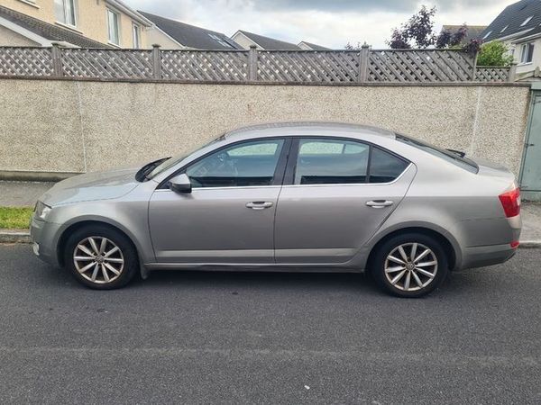 Skoda Octavia Saloon, Diesel, 2016, Beige