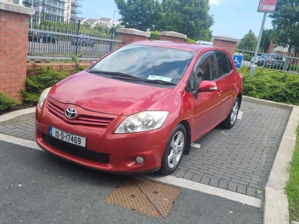 Toyota Auris Hatchback, Diesel, 2010, Red