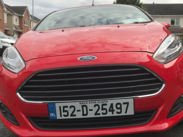 Ford Fiesta Hatchback, Petrol, 2015, Red