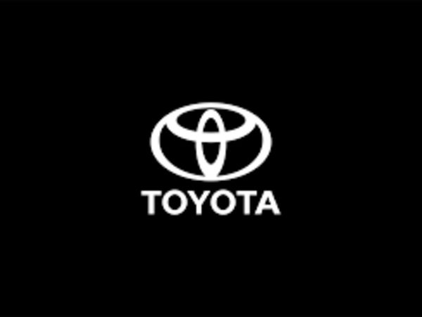 Toyota Yaris MPV, Petrol Hybrid, 2019, Red