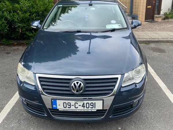 Volkswagen Passat Saloon, Petrol, 2009, Blue